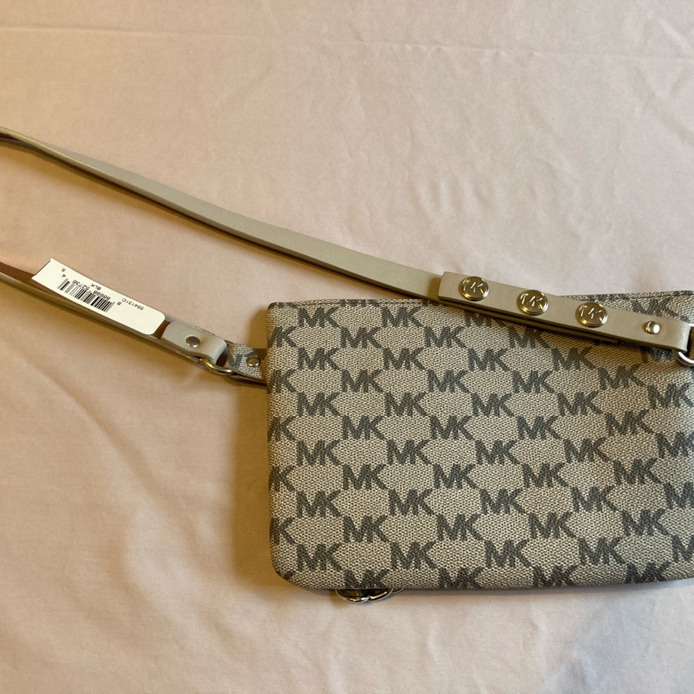 Michael Kors Belt Bag with Pull Chain EUC - Picture 2 of 4
